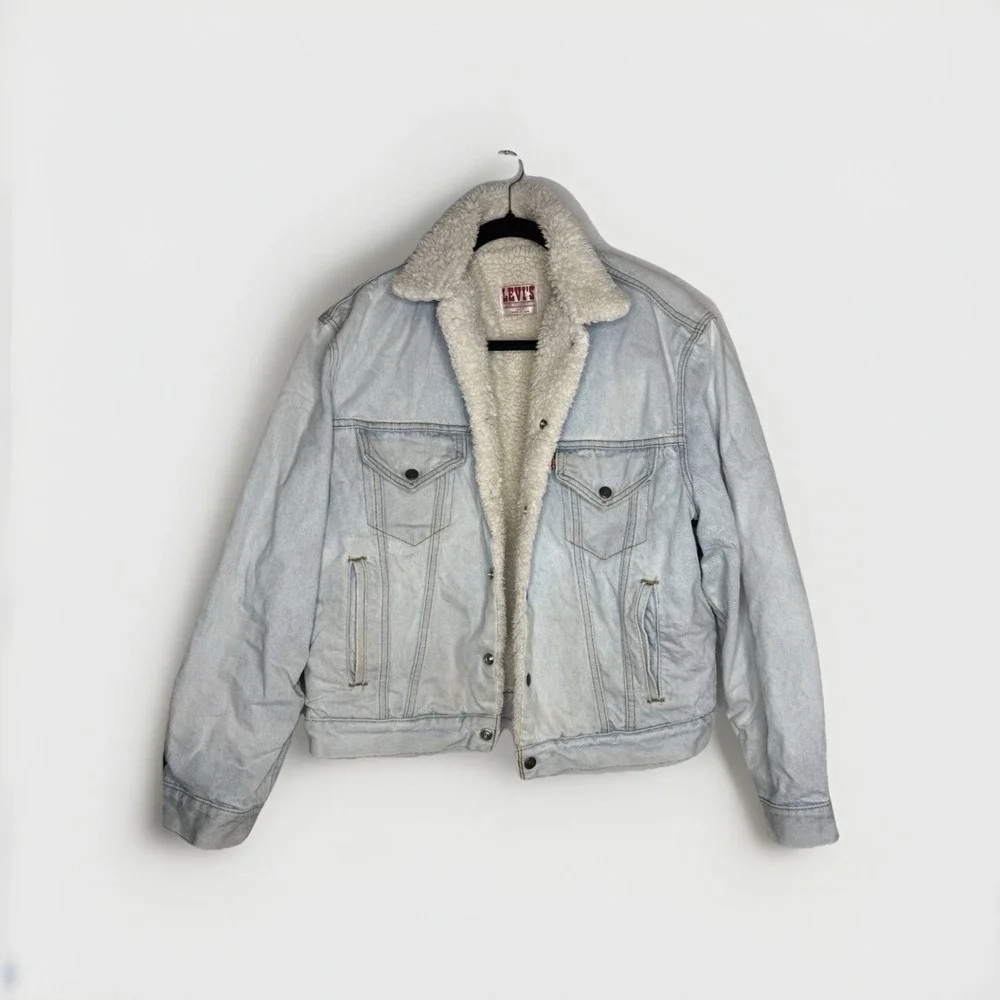 Vintage USA Levi's Light Wash Relaxed Fit Sherpa Lined Trucker Jacket Size 42R